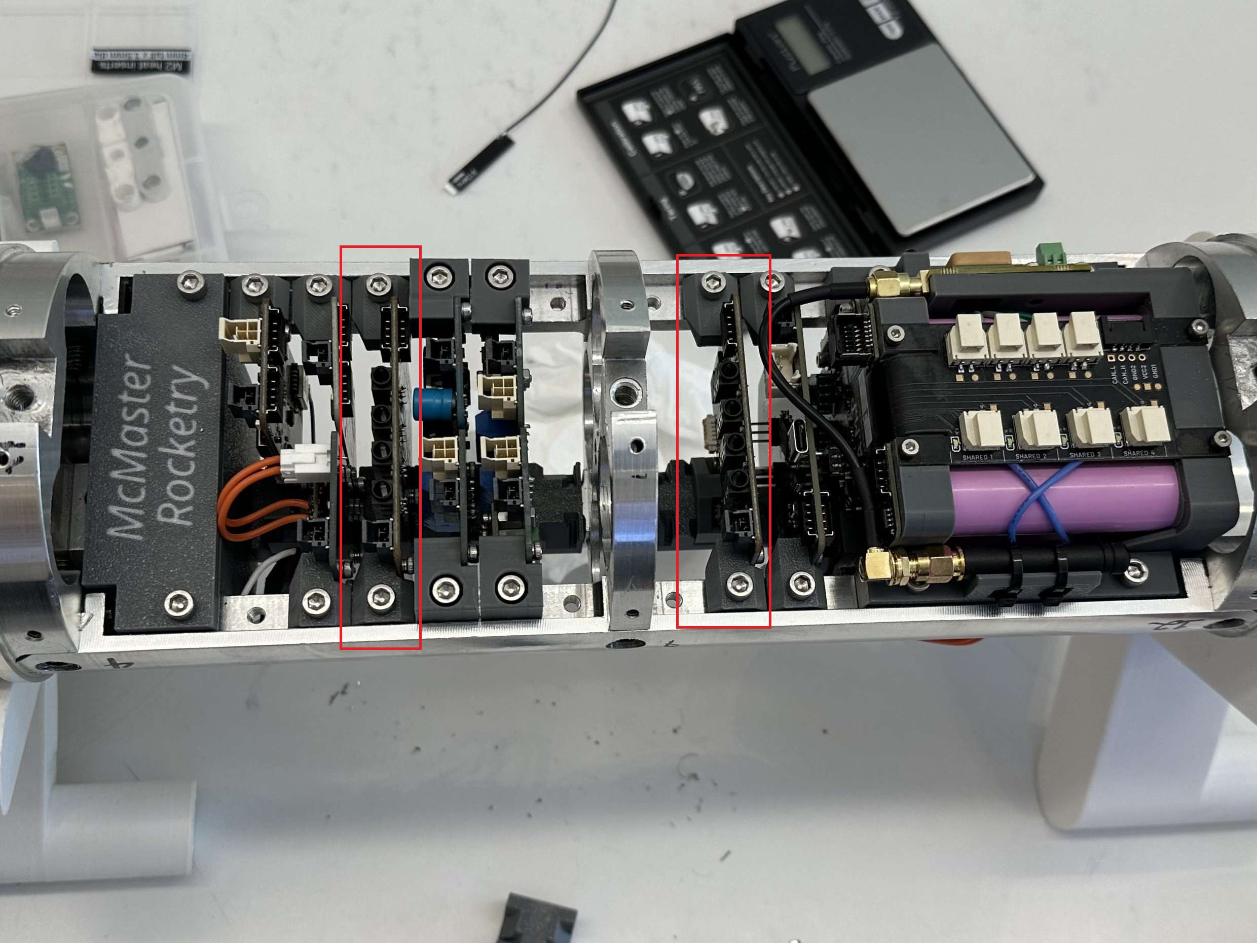 2x OZYS inside AV Bay